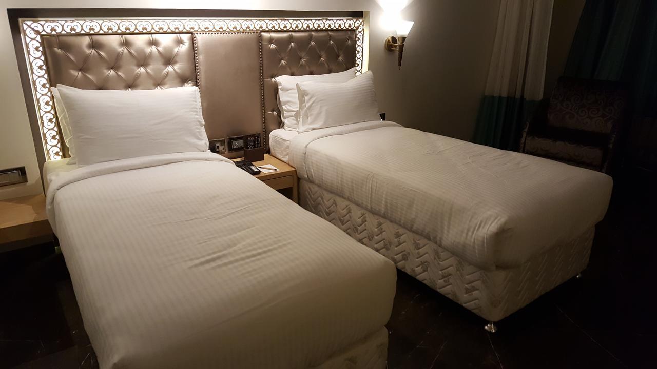 Hotel Peninsula Redpine Mumbai Ngoại thất bức ảnh